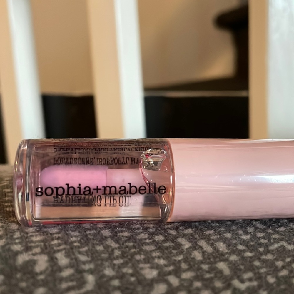 Lip oil